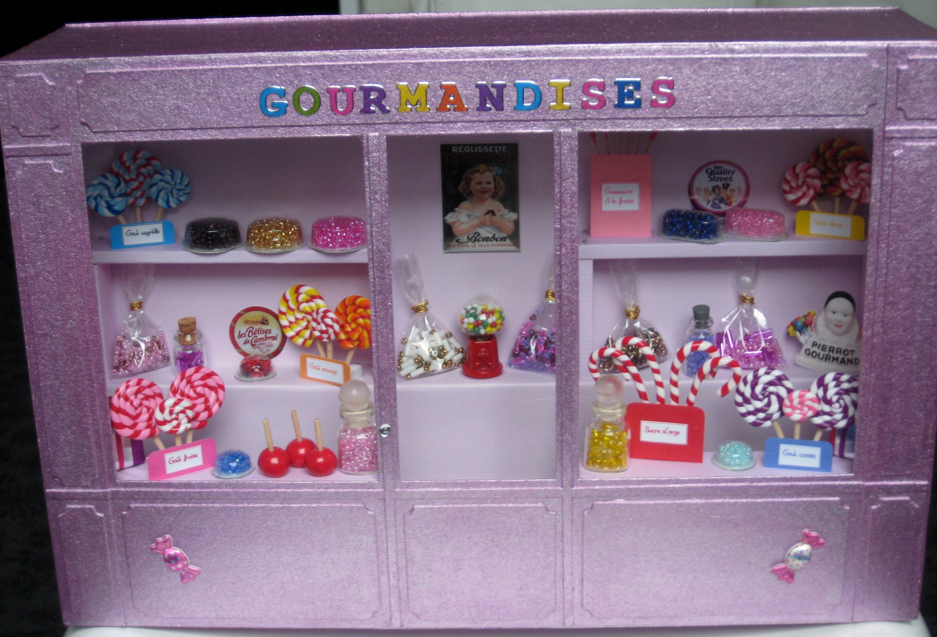 Vitrine 0ad6ea3e3bf10ab160be91c7a9bcc883.jpg