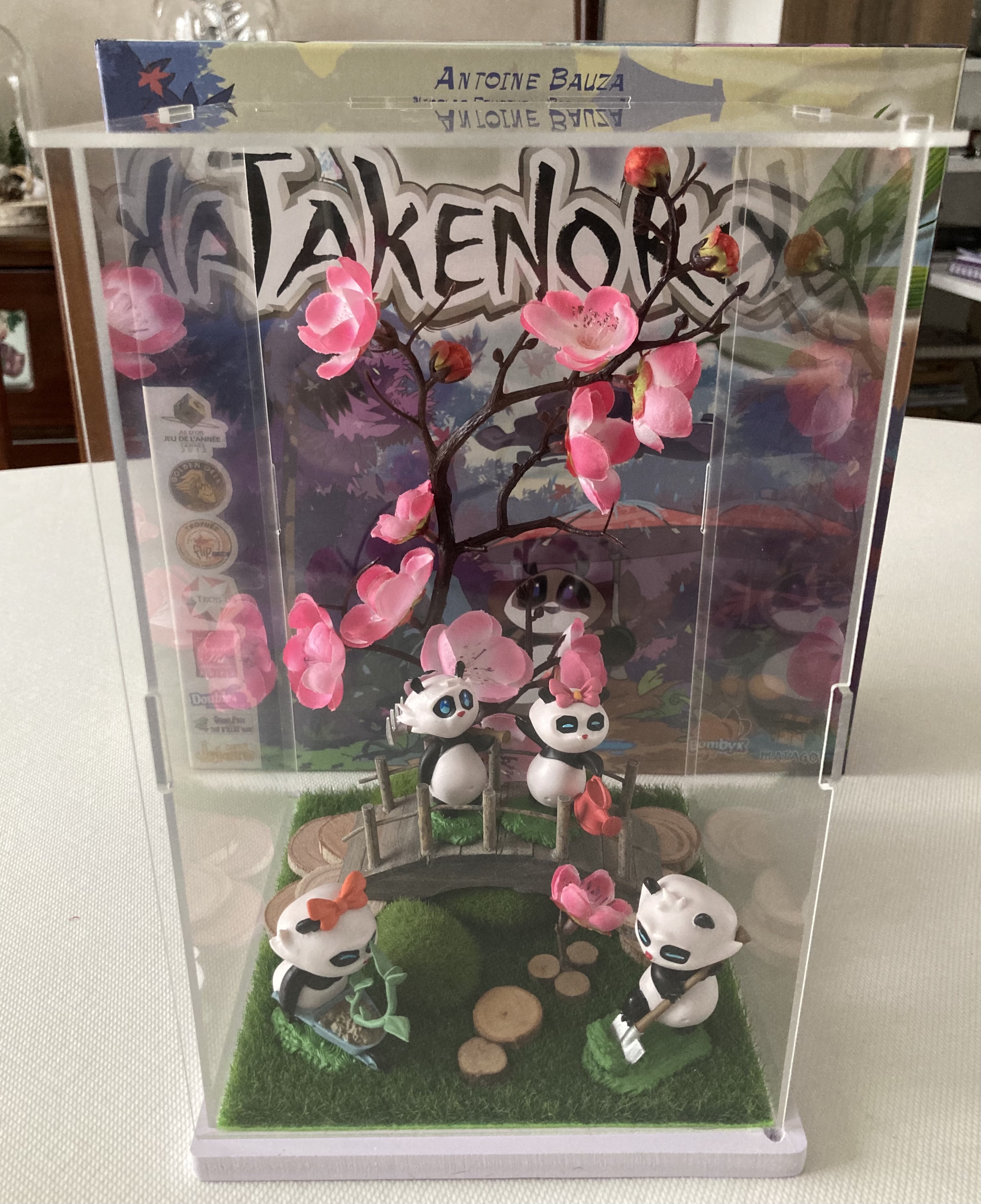 Vitrine 3638a7dbd20be87cea17036f4d37df24.jpg