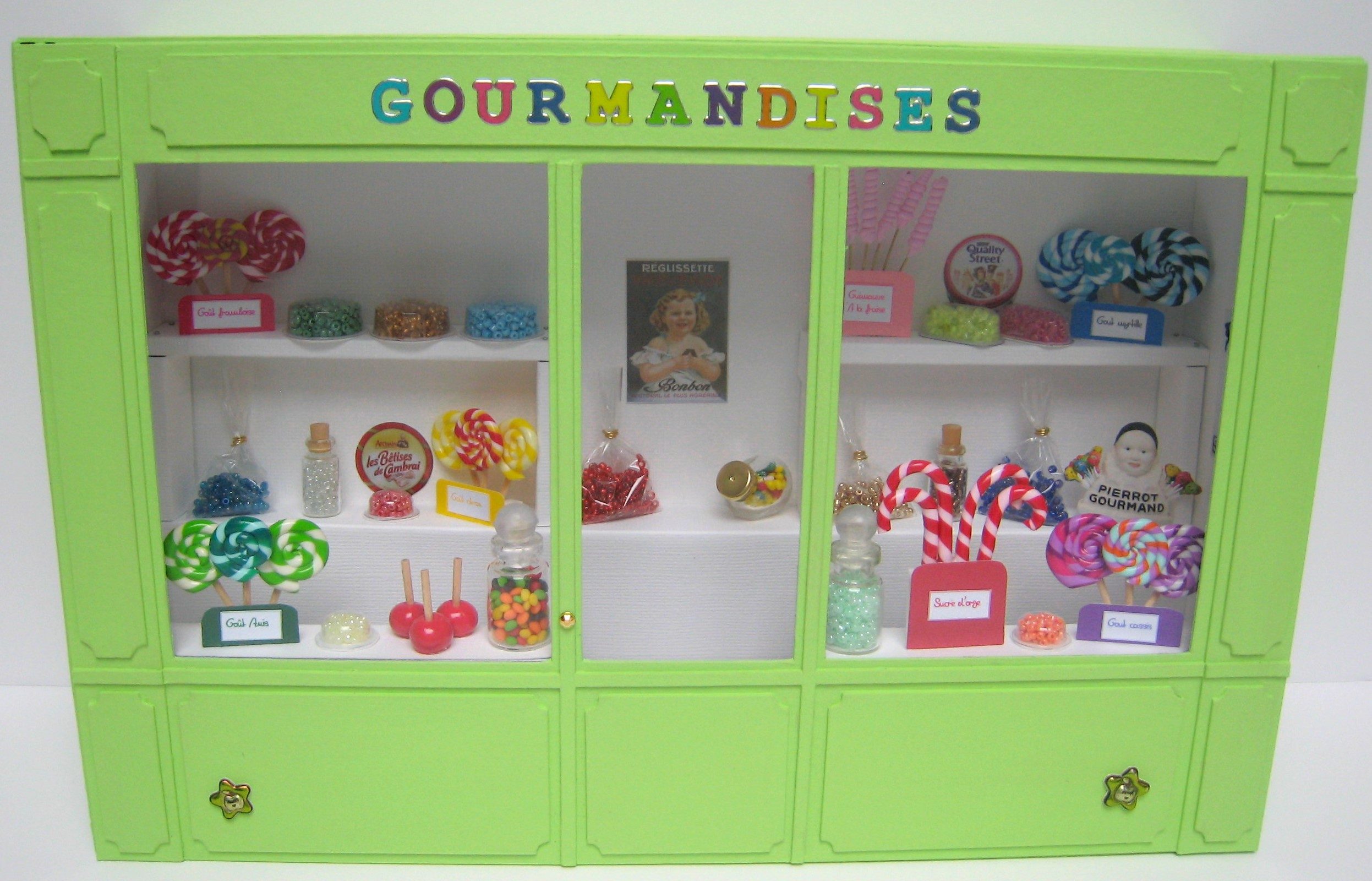 Vitrine 413e6315105d00e0afb08a3afd492bfd.jpg