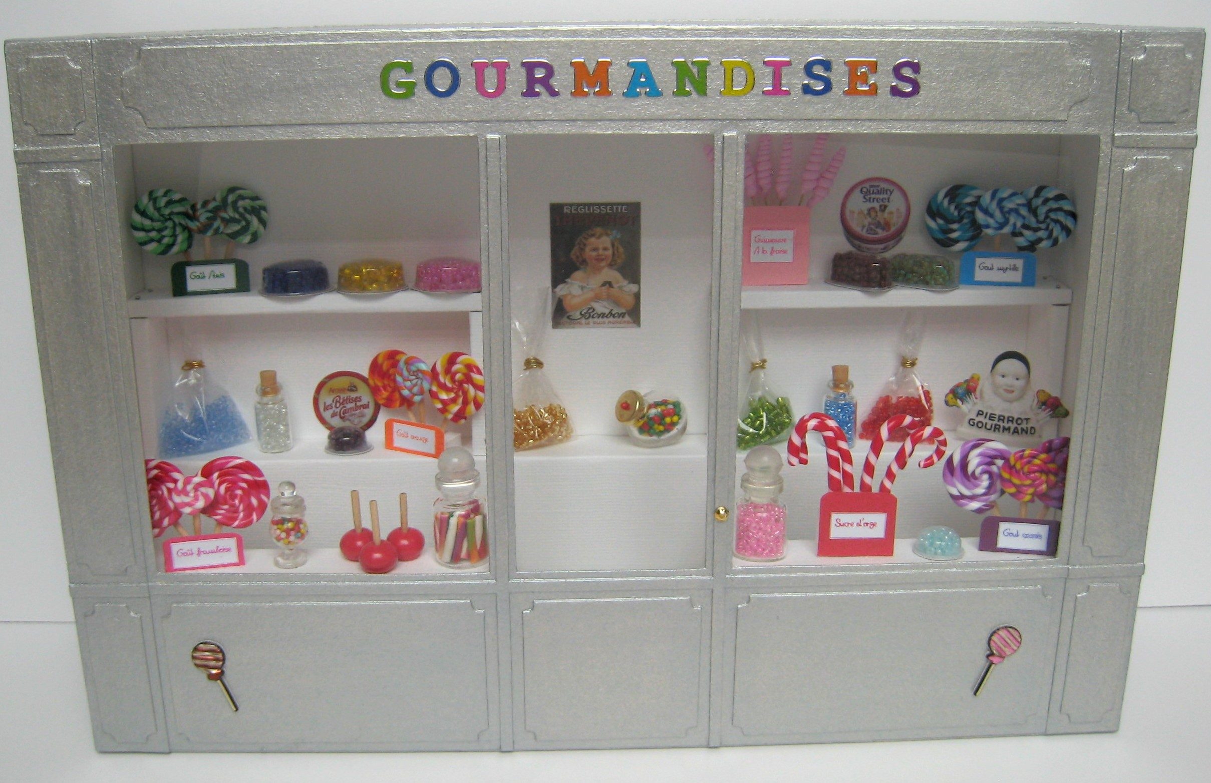 Vitrine 59fd7e2befec3aa6f52bae8511430093.jpg