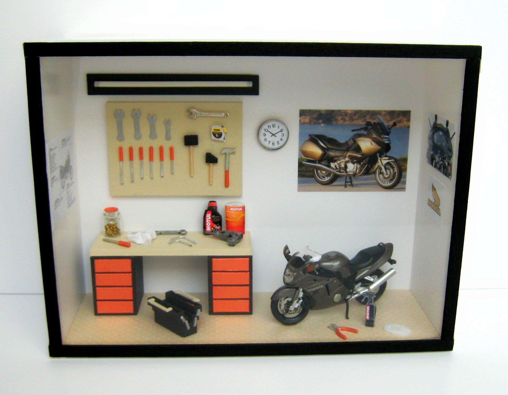 Vitrine 677f4600a68b62ea4a499e80bf7cffed.jpg