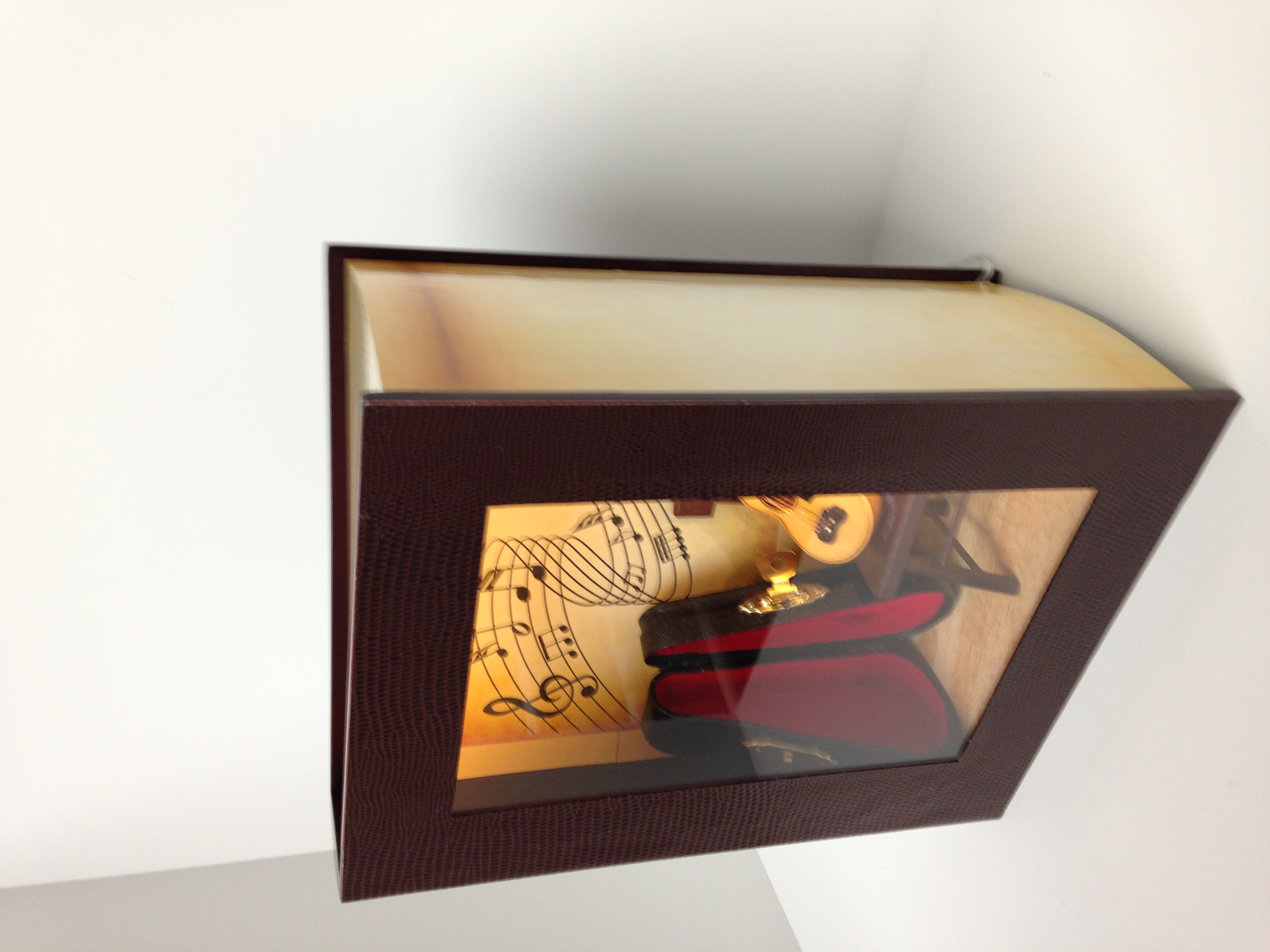 Vitrine 9bbcdfe67f98ff692eb07f5caf1348aa.jpg