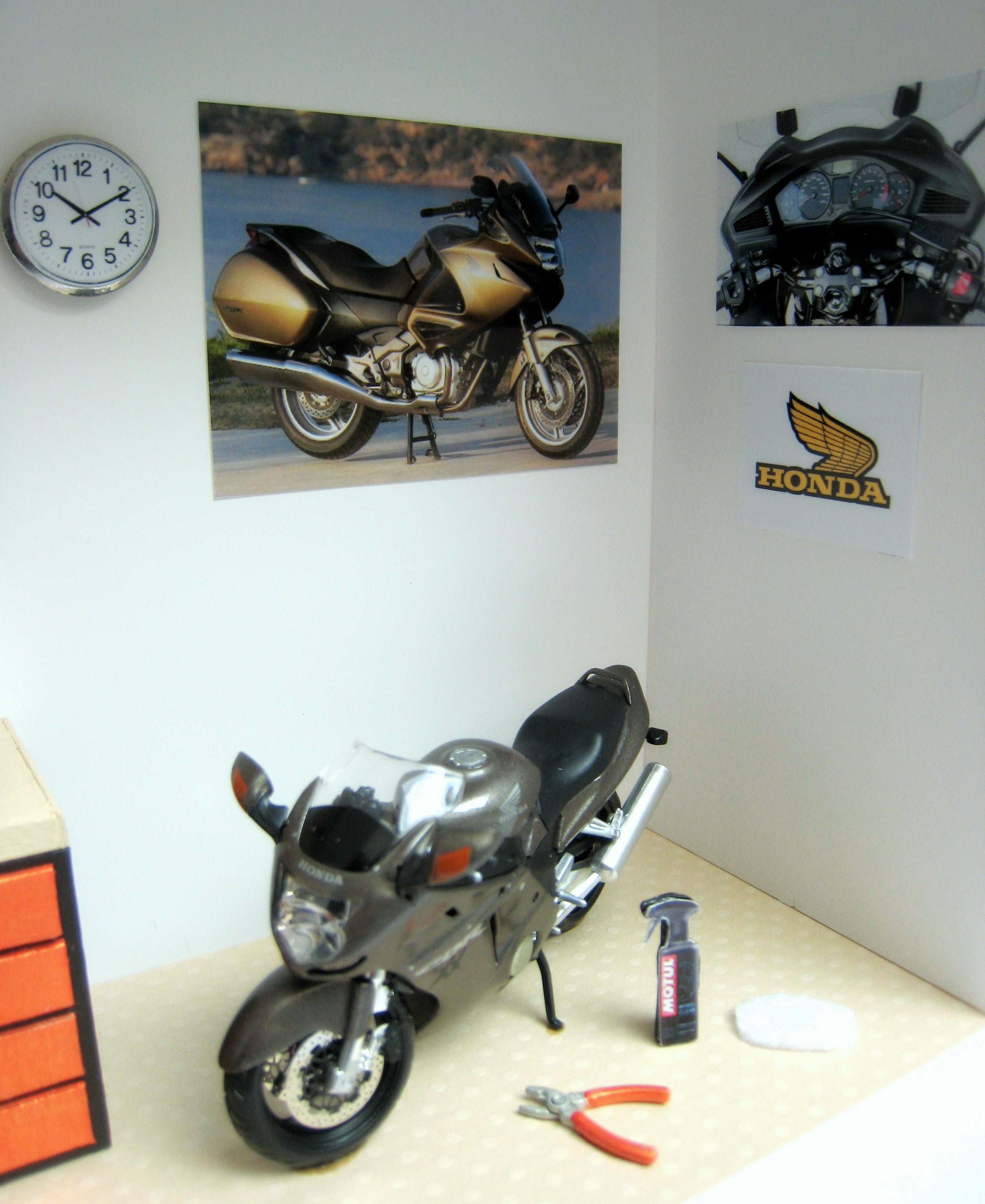 Vitrine b59a43561afa82784be12c853fe27b90.jpg