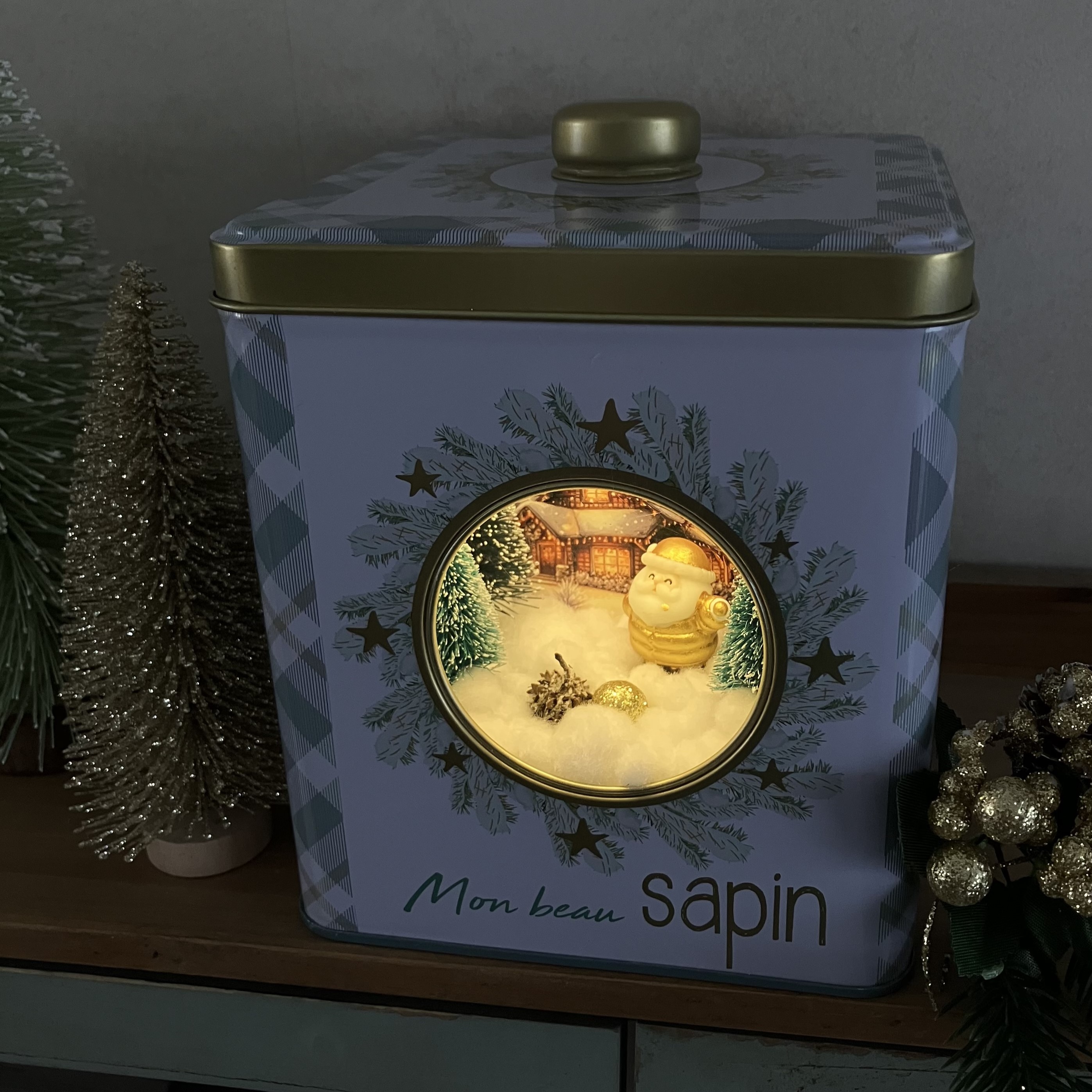 Vitrine ba07702f47268f23cf944c0a54f3d2d7.jpg