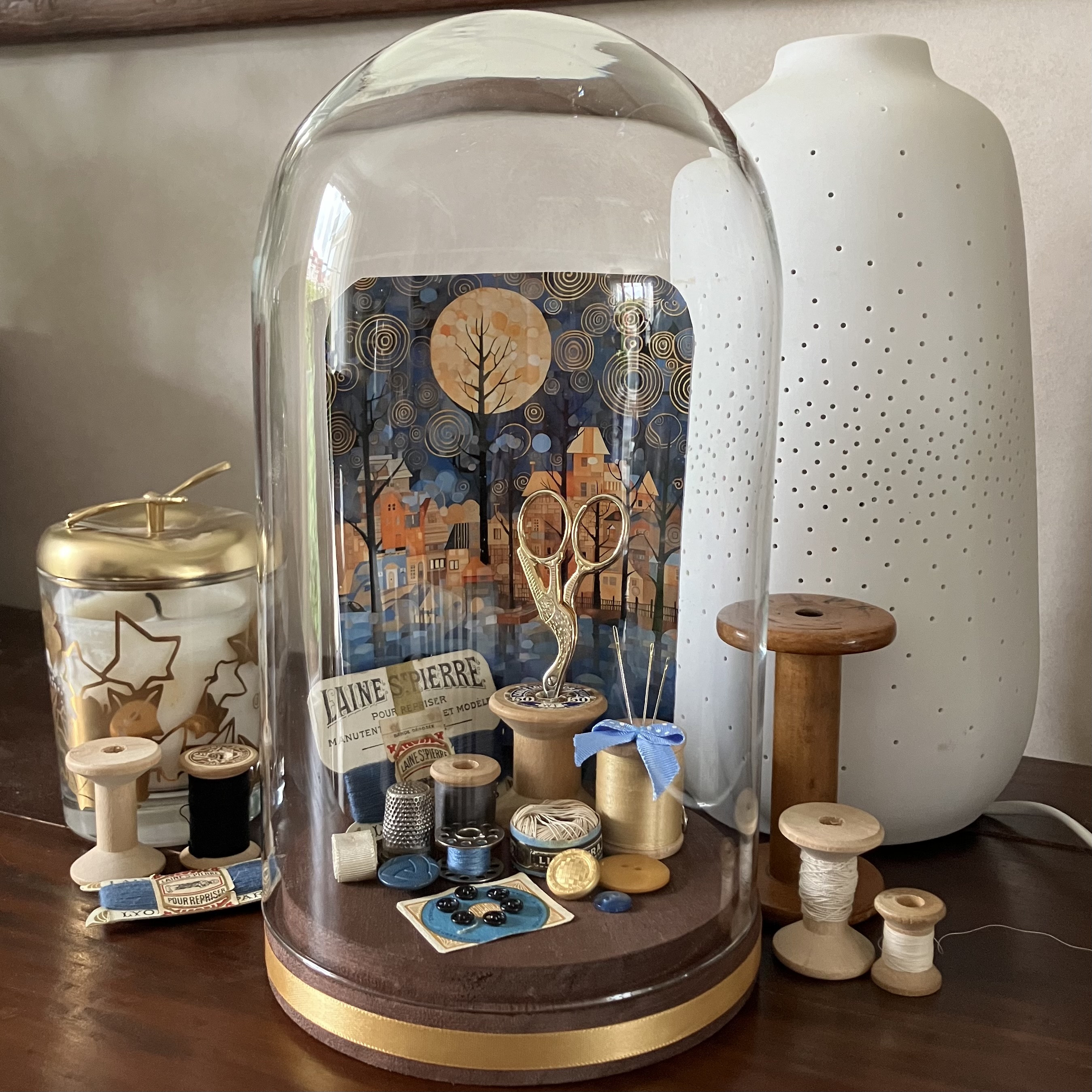 Vitrine ccc2b4ed82a8e2040ded92ed476648f6.jpg