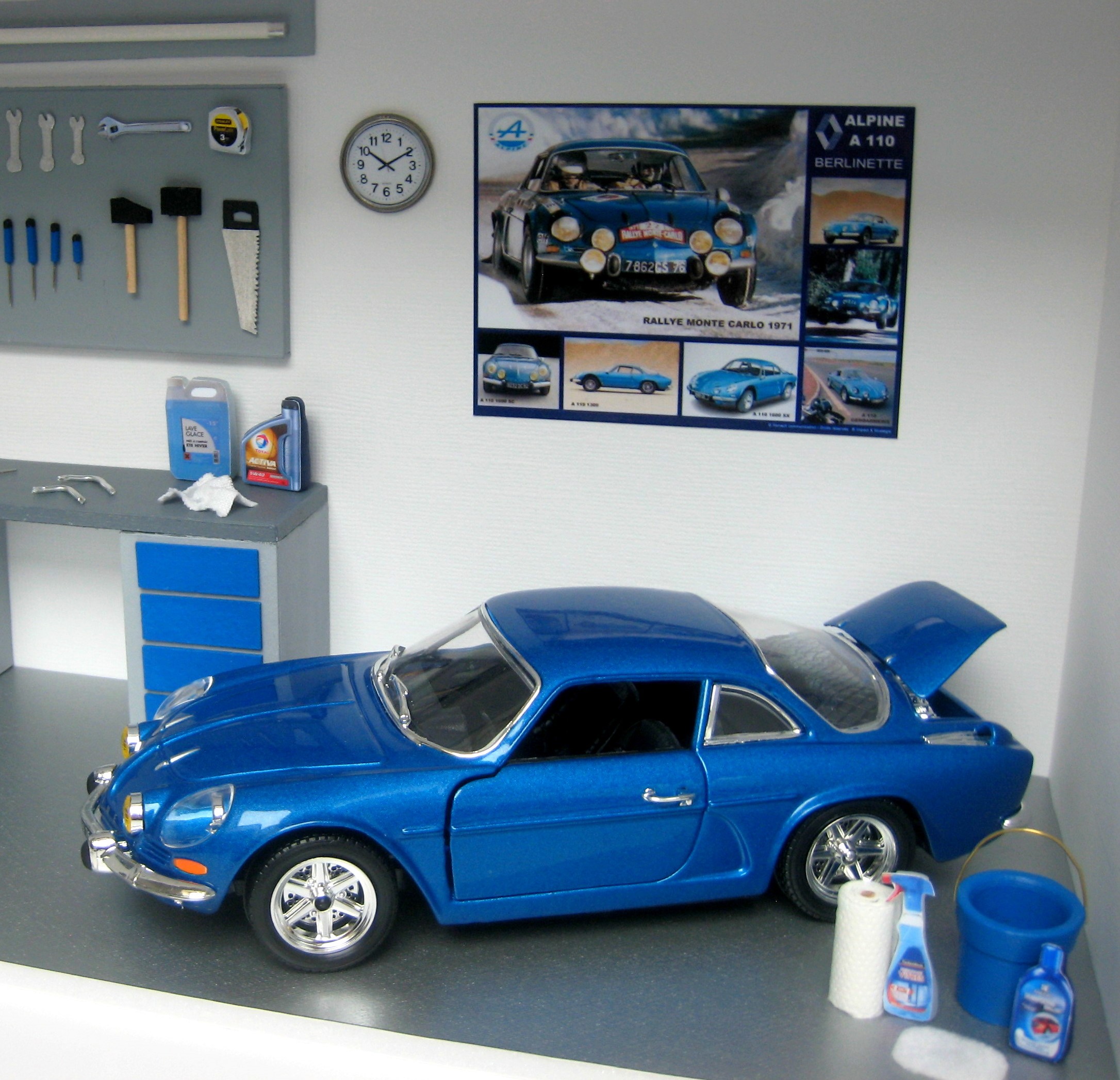 Vitrine eb19d857c39043cb0b40de2a9c87f0ce.jpg