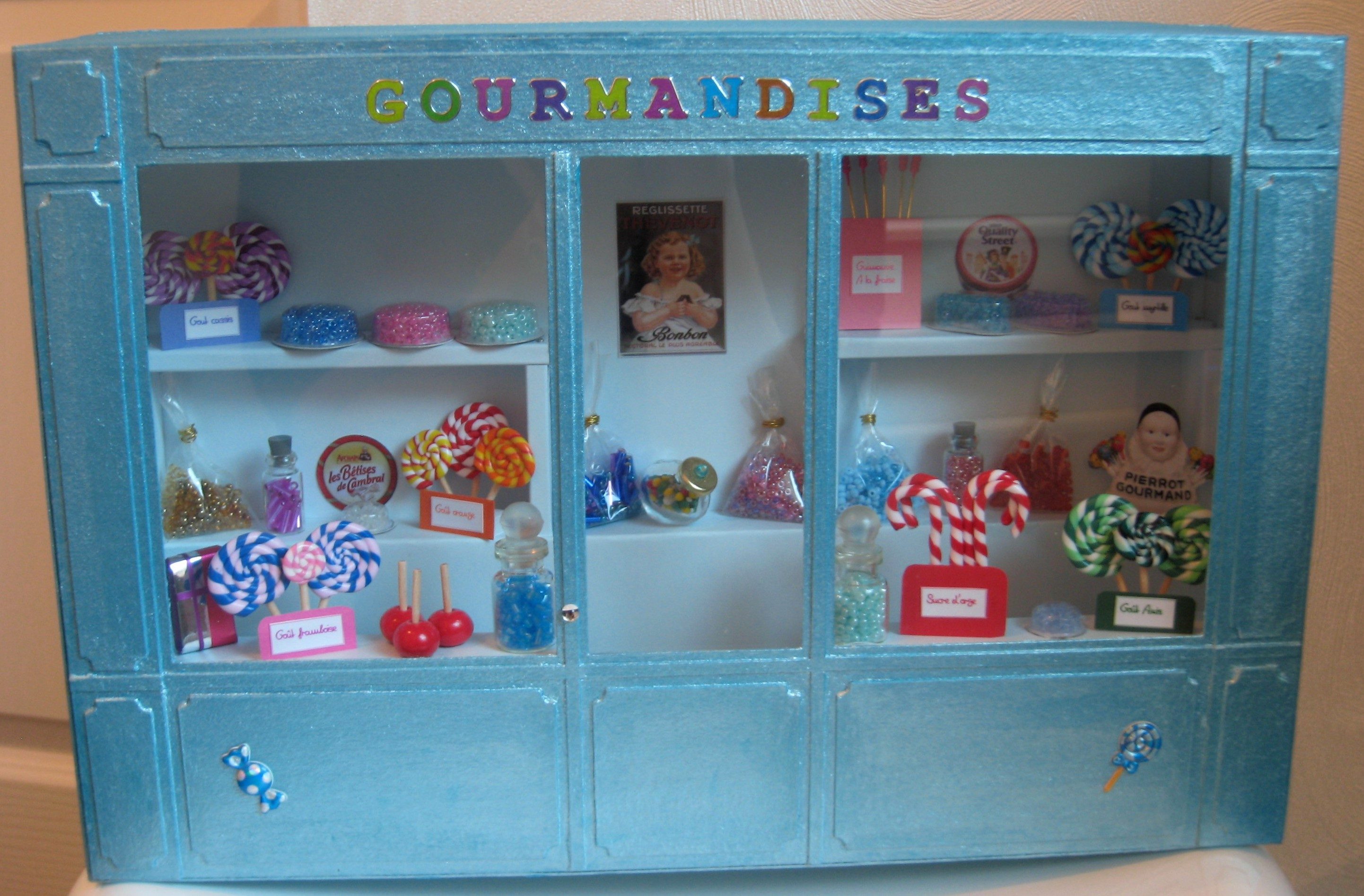 Vitrine eb36d84f3e0755f6a192ab3a8c036e03.jpg