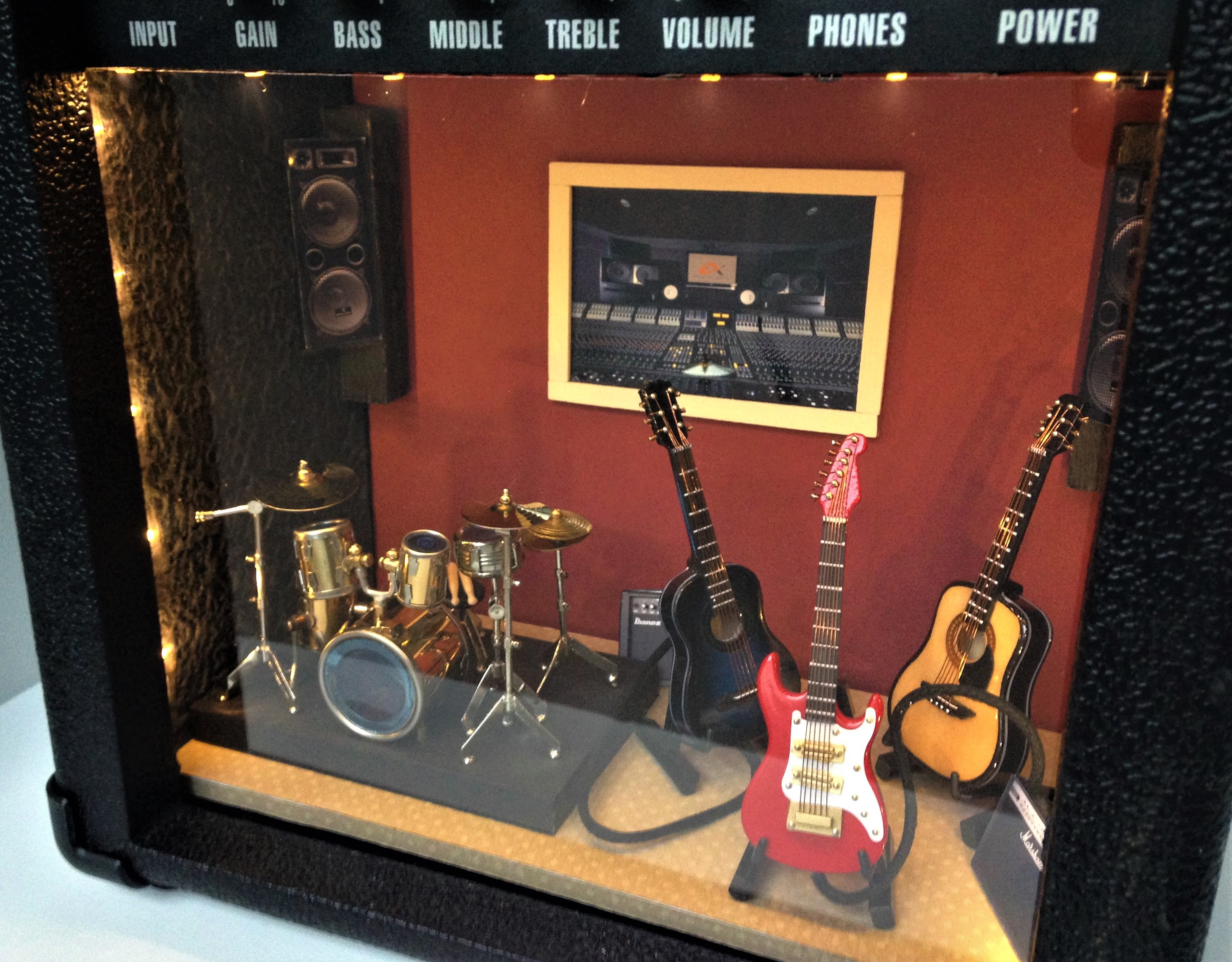 Vitrine ecba108c6010be60ea2625e9046fd71f.jpg