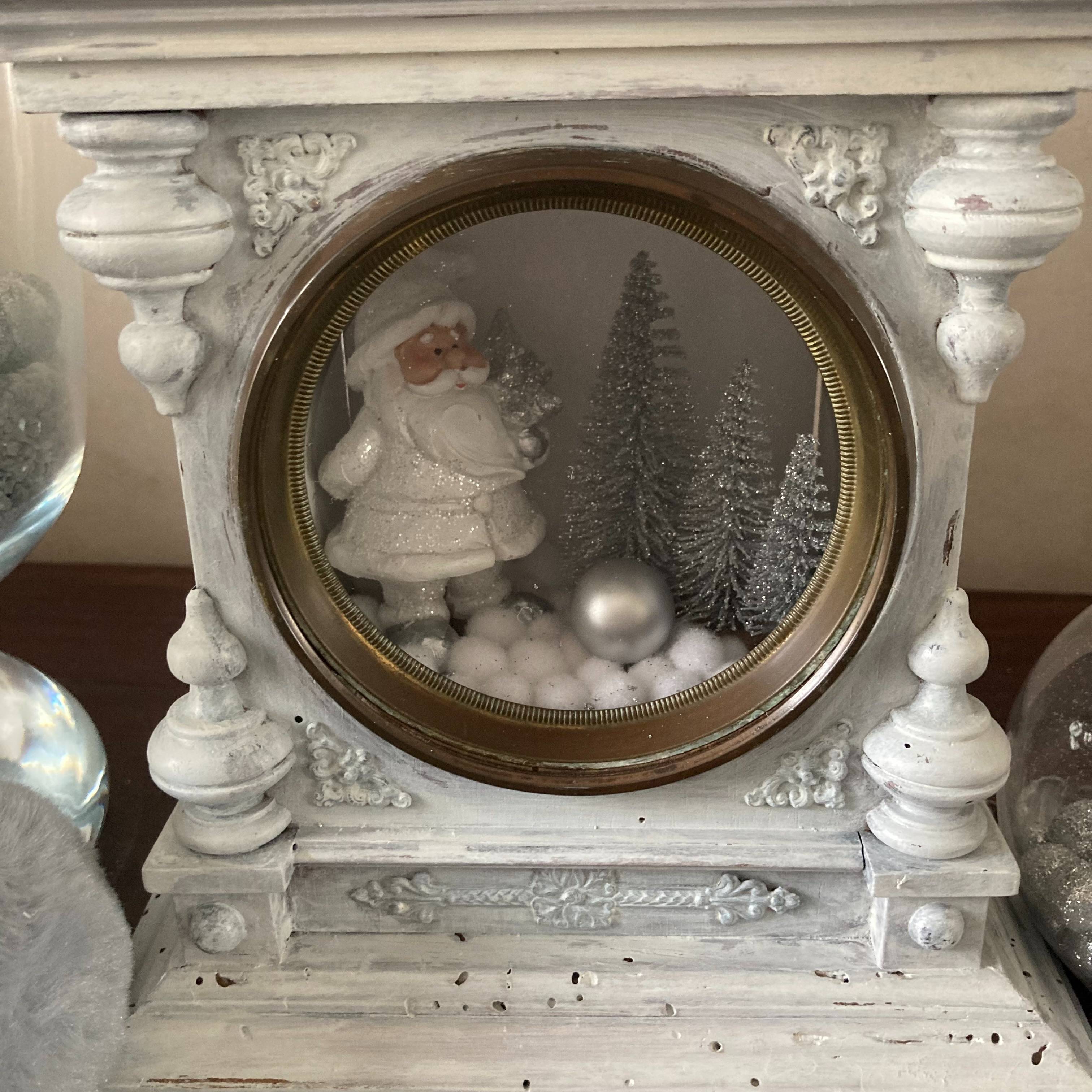 Vitrine f09c5bcceefa3c47770e176fe1e2be5d.jpg